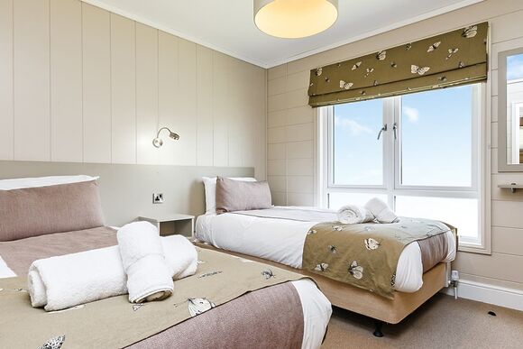 Pemberley Lodge - Bath Mill Lodge Retreat, Newton Saint Loe, Nr Bath