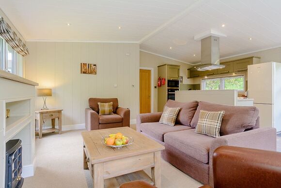 Pemberley Watersedge Lodge - Bath Mill Lodge Retreat, Newton Saint Loe, Nr Bath