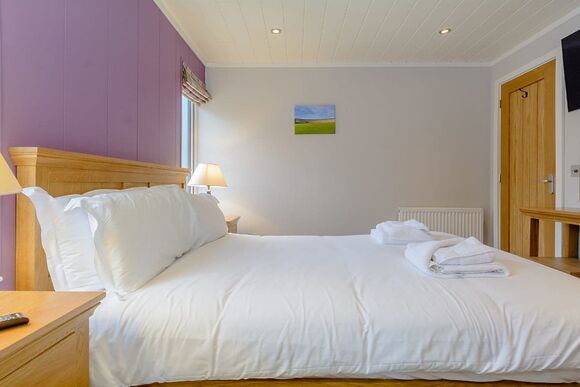 Hartfield Lodge - Bath Mill Lodge Retreat, Newton Saint Loe, Nr Bath