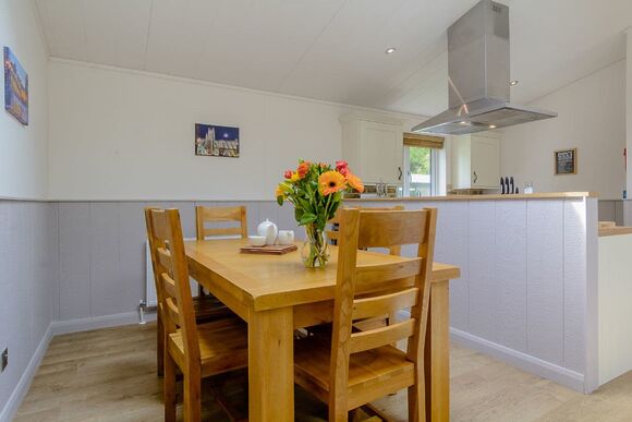 Newton Brook Elegance Lodge - Bath Mill Lodge Retreat, Newton Saint Loe, Nr Bath