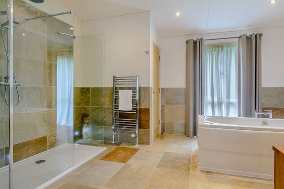 Newton Brook Elegance Lodge - Bath Mill Lodge Retreat, Newton Saint Loe, Nr Bath