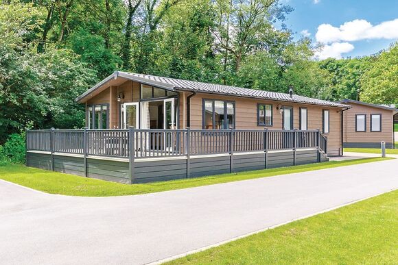 Hartfield Watersedge Lodge - Bath Mill Lodge Retreat, Newton Saint Loe, Nr Bath