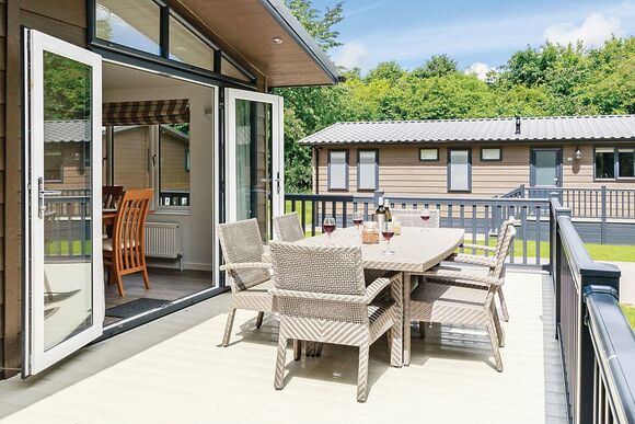 Hartfield Watersedge Lodge - Bath Mill Lodge Retreat, Newton Saint Loe, Nr Bath
