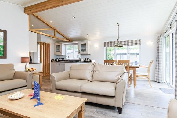 Hartfield Watersedge Lodge - Bath Mill Lodge Retreat, Newton Saint Loe, Nr Bath