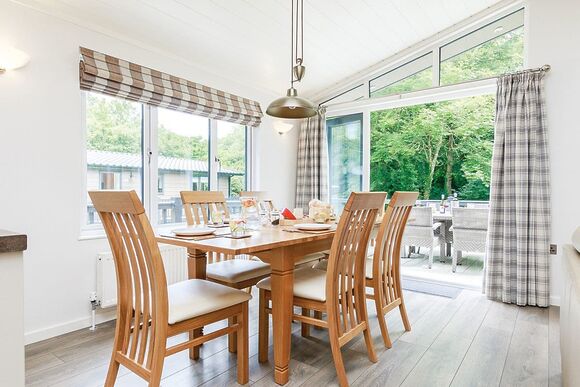 Hartfield Watersedge Lodge - Bath Mill Lodge Retreat, Newton Saint Loe, Nr Bath