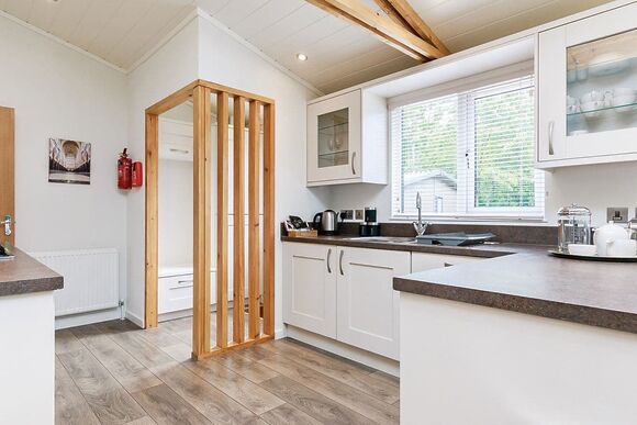 Hartfield Watersedge Lodge - Bath Mill Lodge Retreat, Newton Saint Loe, Nr Bath