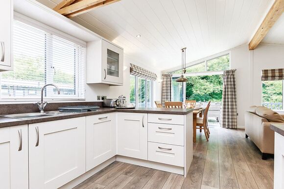 Hartfield Watersedge Lodge - Bath Mill Lodge Retreat, Newton Saint Loe, Nr Bath