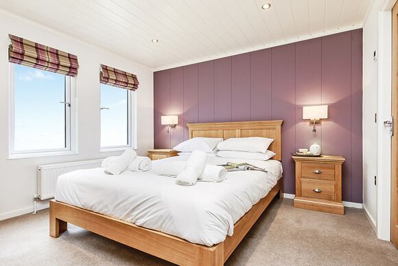 Netherfield Watersedge Lodge - Bath Mill Lodge Retreat, Newton Saint Loe, Nr Bath