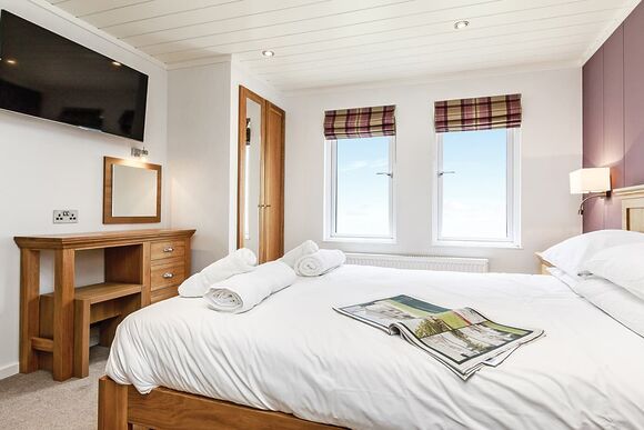 Netherfield Watersedge Lodge - Bath Mill Lodge Retreat, Newton Saint Loe, Nr Bath