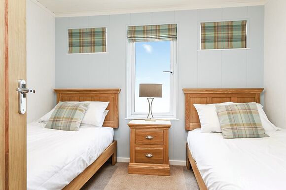 Netherfield Watersedge Lodge - Bath Mill Lodge Retreat, Newton Saint Loe, Nr Bath