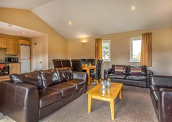 3 Bedroom Bungalow with Hot Tub 