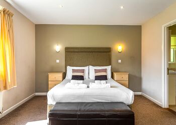 Bungalow 3 Hot Tub - Bodmin Holiday Park, Bodmin