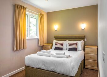 Bungalow 3 Hot Tub - Bodmin Holiday Park, Bodmin