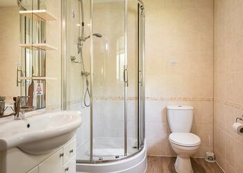 Bungalow 3 Hot Tub - Bodmin Holiday Park, Bodmin