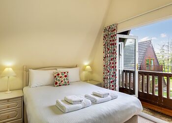 Villa 2 Pet Friendly Hot Tub - Bodmin Holiday Park, Bodmin