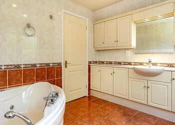 Villa 2 Pet Friendly Hot Tub - Bodmin Holiday Park, Bodmin