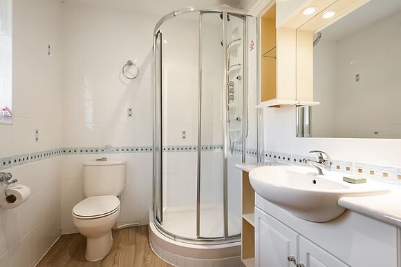 Bungalow 2 Pet Friendly - Bodmin Holiday Park, Bodmin