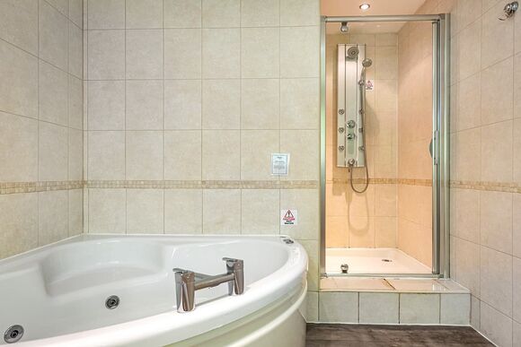 Bungalow 3 - Bodmin Holiday Park, Bodmin