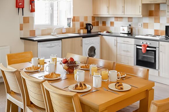 Bungalow 3 Pet Friendly - Bodmin Holiday Park, Bodmin