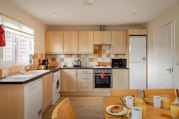 Bungalow 3 Pet Friendly - Bodmin Holiday Park, Bodmin