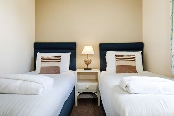 Bungalow 3 Pet Friendly - Bodmin Holiday Park, Bodmin