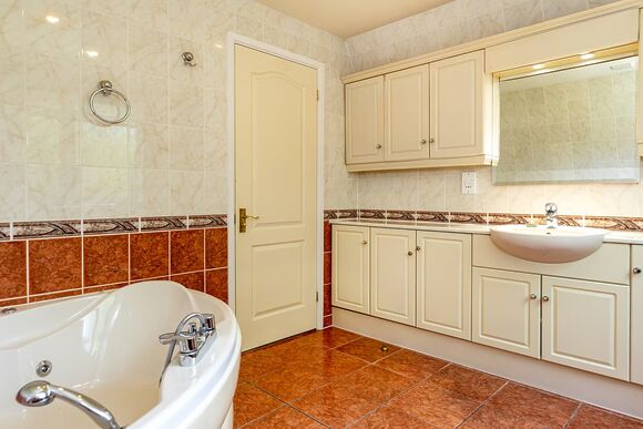 Villa 2 Pet Friendly - Bodmin Holiday Park, Bodmin