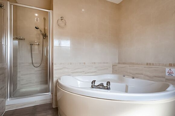 Bungalow 2 - Bodmin Holiday Park, Bodmin