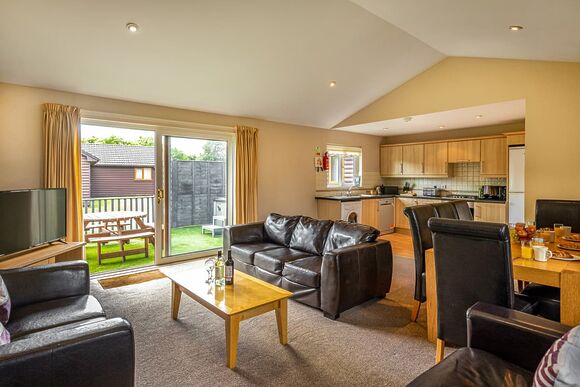 Bungalow 3 Hot Tub - Bodmin Holiday Park, Bodmin