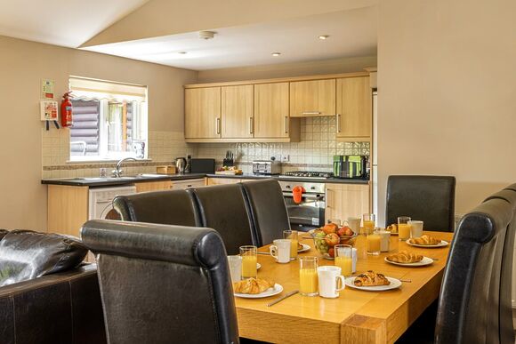 Bungalow 3 Hot Tub - Bodmin Holiday Park, Bodmin