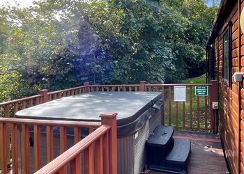 Country Holiday Home Platinum Four Spa - Bossiney Bay, Tintagel