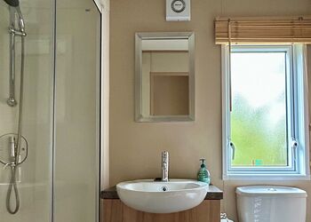 Country Holiday Home Platinum Four Spa - Bossiney Bay, Tintagel