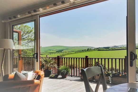 Country Lodge Four Platinum - Bossiney Bay, Tintagel