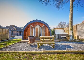Superior Glamping Pod (electric HT) - Braidhaugh Park, Crieff