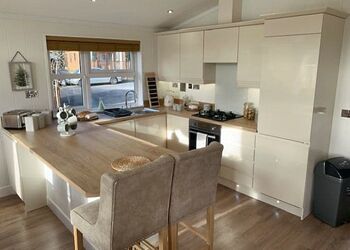 Comfort Plus Lodge Hot Tub 8 - Brokerswood Holiday Park, Westbury, nr Longleat