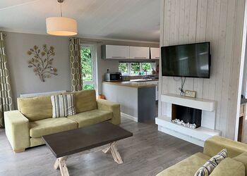 Comfort Lodge Hot Tub 6 - Brokerswood Holiday Park, Westbury, nr Longleat