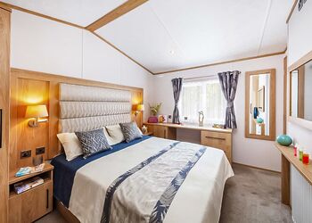 Superior Holiday Home Hot Tub 4 - Brokerswood Holiday Park, Westbury, nr Longleat