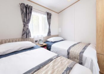 Signature Holiday Home 6 Hot Tub - Brokerswood Holiday Park, Westbury, nr Longleat