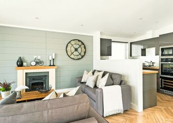 Signature Lodge 6 Hot Tub - Brokerswood Holiday Park, Westbury, nr Longleat