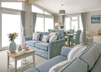 Signature Lodge 4 Hot Tub - Brokerswood Holiday Park, Westbury, nr Longleat