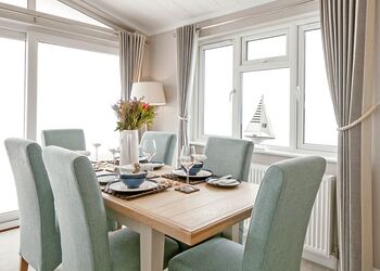 Signature Lodge 4 Hot Tub - Brokerswood Holiday Park, Westbury, nr Longleat