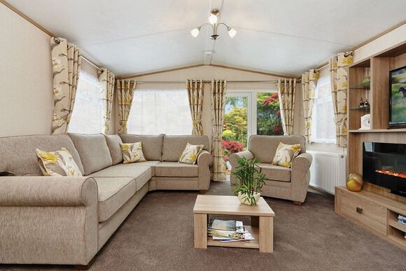 Comfort Plus Caravan 4 - Brokerswood Holiday Park, Westbury, nr Longleat