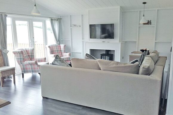 Comfort Plus Lodge Hot Tub 8 - Brokerswood Holiday Park, Westbury, nr Longleat