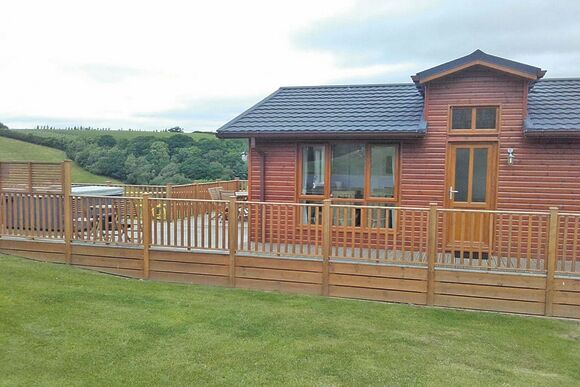 Comfort Plus Lodge Hot Tub 8 - Brokerswood Holiday Park, Westbury, nr Longleat