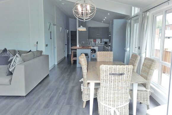 Comfort Plus Lodge Hot Tub 8 - Brokerswood Holiday Park, Westbury, nr Longleat