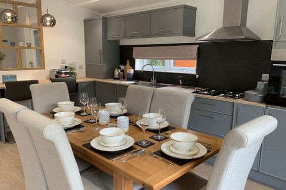 Comfort Plus Lodge Hot Tub 8 - Brokerswood Holiday Park, Westbury, nr Longleat