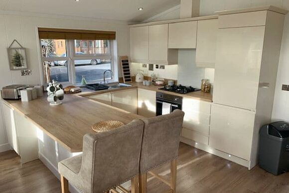 Comfort Plus Lodge Hot Tub 8 - Brokerswood Holiday Park, Westbury, nr Longleat