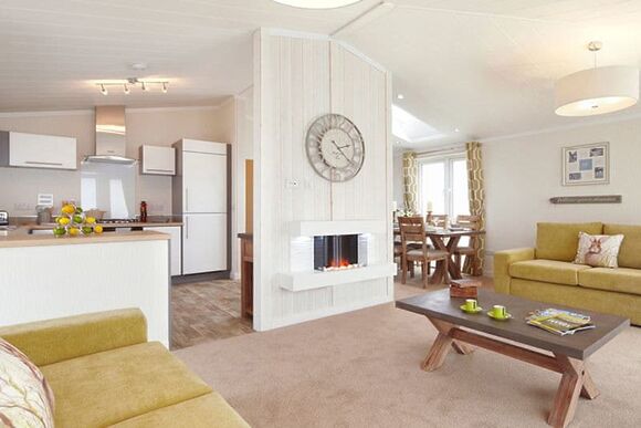 Comfort Lodge Hot Tub 6 - Brokerswood Holiday Park, Westbury, nr Longleat