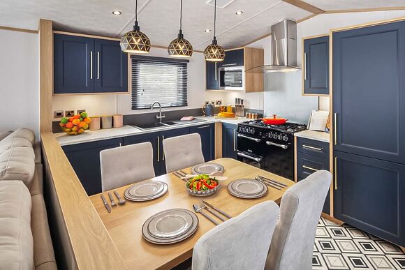 Superior Holiday Home Hot Tub 4 - Brokerswood Holiday Park, Westbury, nr Longleat