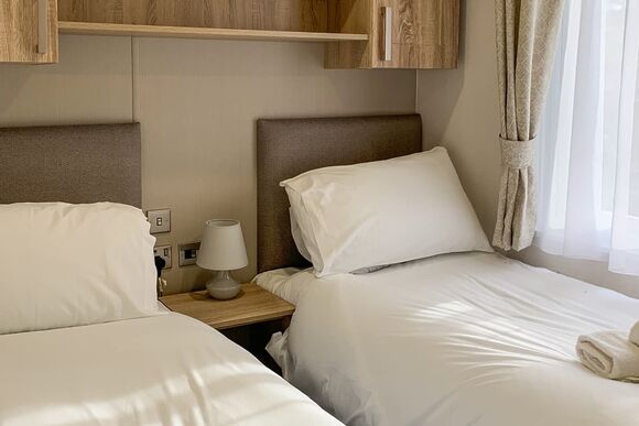 Superior Holiday Home 6 - Brokerswood Holiday Park, Westbury, nr Longleat