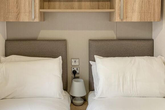 Superior Holiday Home 6 - Brokerswood Holiday Park, Westbury, nr Longleat